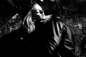 バイ・ザ・キス